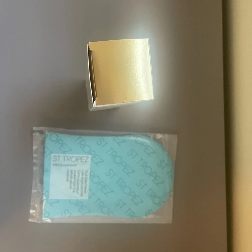 St Tropez Self Tan Luxe Body Serum and Dual Sided Velvet Luxe Applicator Mitt
